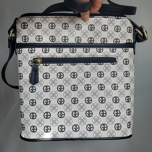 Giani Bernini Crossbody Bag – Black/White Geometric – Gold Hardware - Picture 2 of 6